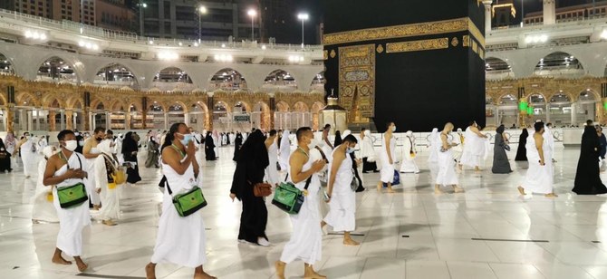 Jemaah Asing Pertama yang Tiba di Saudi Mulai Laksanakan Umrah Setelah 3 Hari Isolasi